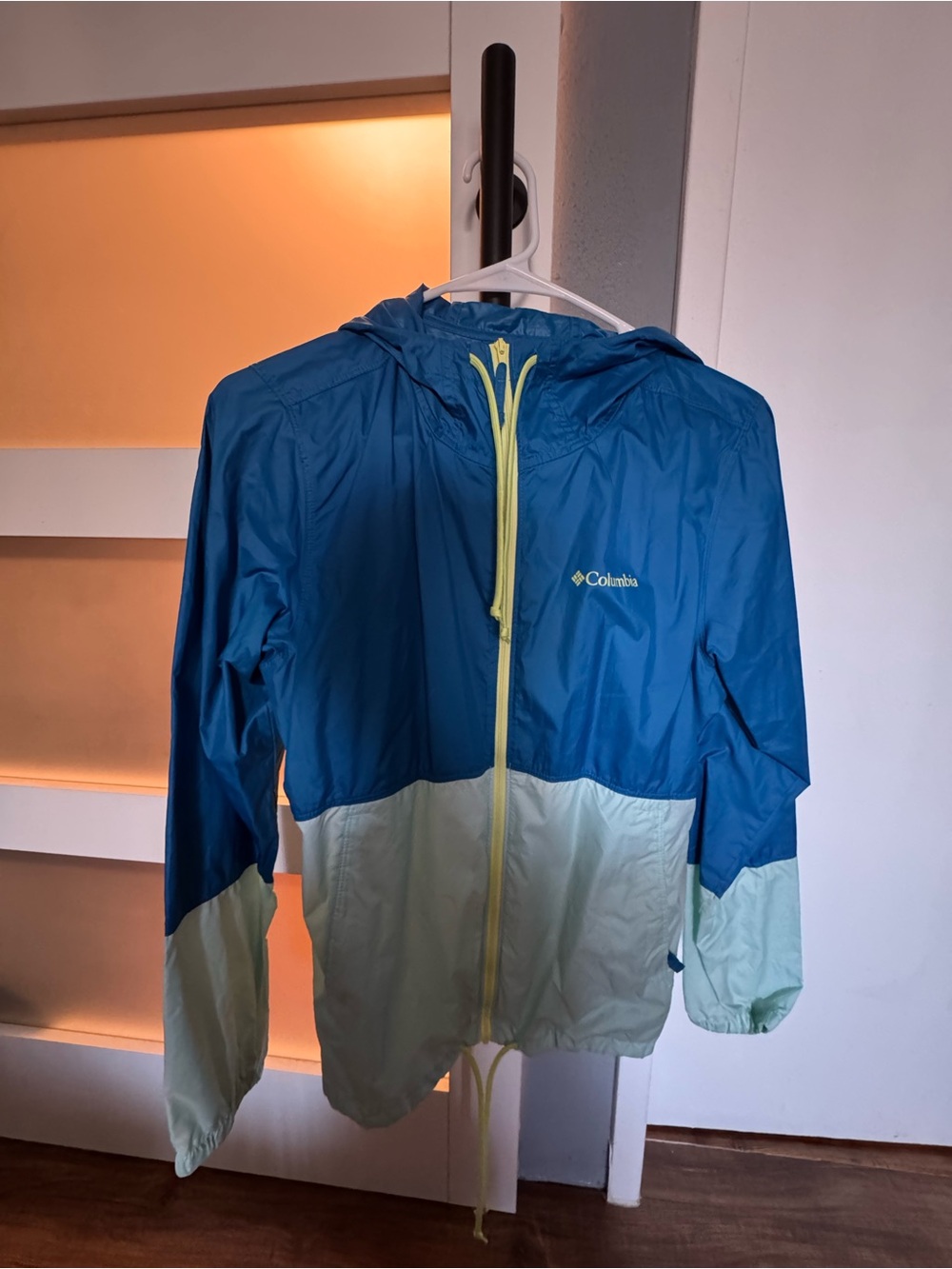 Columbia Womens Blue and Mint Hooded Rain Jacket